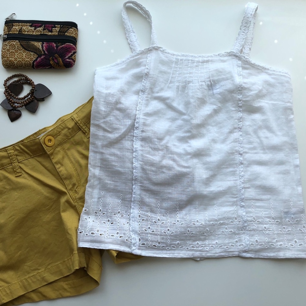 💐SALE! Gap White Lace & Buttoned Back Tank Top 🌻